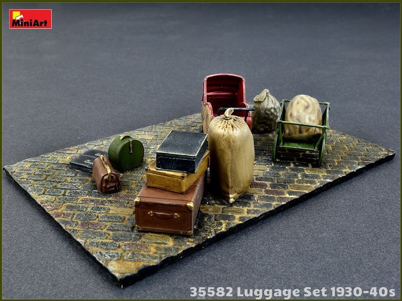 Сімейний багаж 1/35 з валізами і коляскою 1930-40х (Luggage Set) MiniArt 35582 , збірна модель багажу Мініарт MA35582 фото