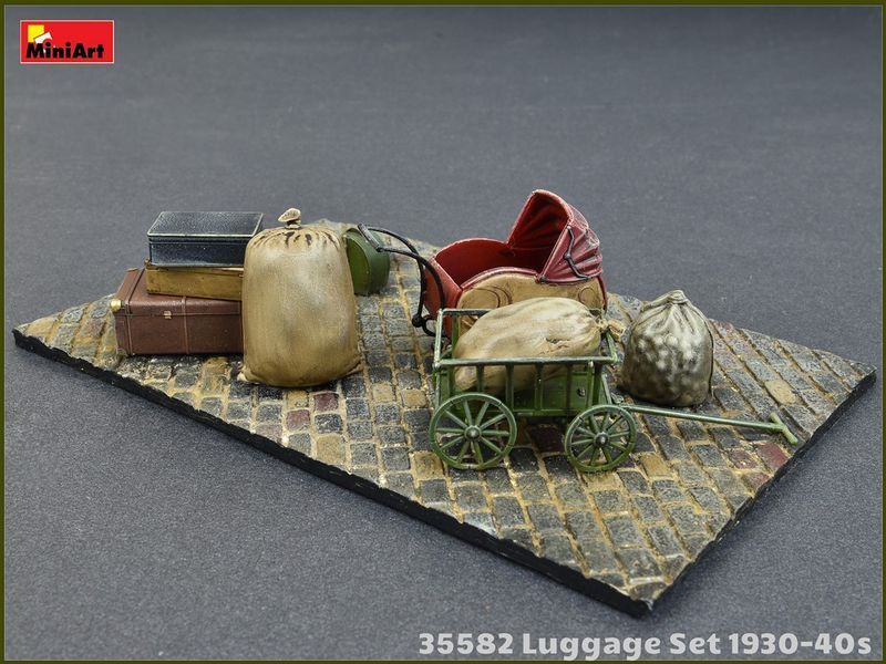 Сімейний багаж 1/35 з валізами і коляскою 1930-40х (Luggage Set) MiniArt 35582 , збірна модель багажу Мініарт MA35582 фото