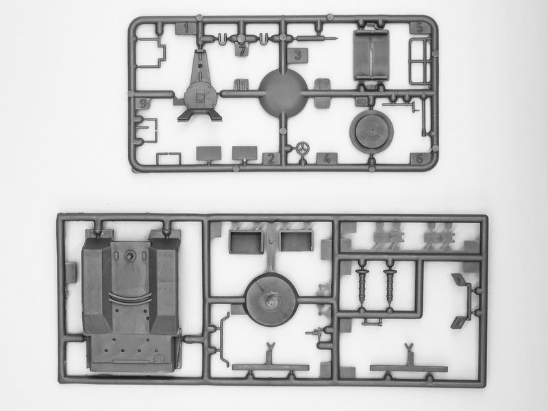 Збірна модель ICM 1/72 БМ-24-12, реактивна система залпового вогню (72591) ICM72591 фото