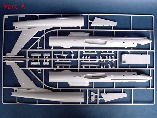Радянський далекобійний протичовновий літак 1/72 Ту-142МР (Bear-J) Trumpeter 01609 , збірна модель Туполев TR01609 фото