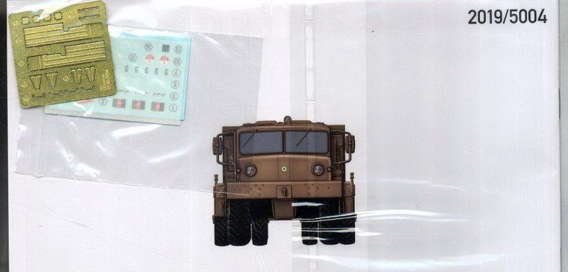 Збірна модель 1/72 радянський тягач МАЗ-537Г з причепом ЧМЗАП-5247Г Takom 5004 TK5004 фото