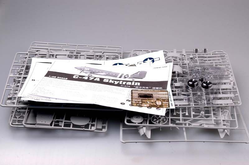 Американский транспортный самолет 1/48 Douglas C-47 Skytrain Trumpeter 02828 , сборная модель Дуглас Трумпетер TR02828 фото