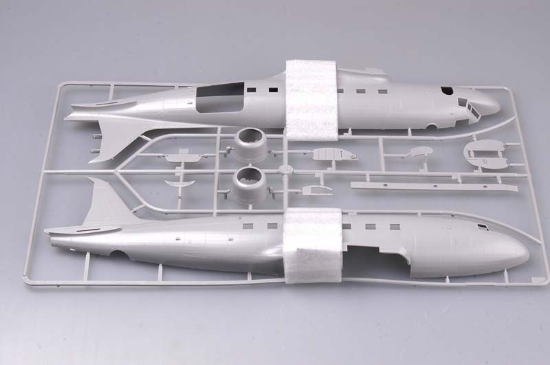 Американский транспортный самолет 1/48 Douglas C-47 Skytrain Trumpeter 02828 , сборная модель Дуглас Трумпетер TR02828 фото