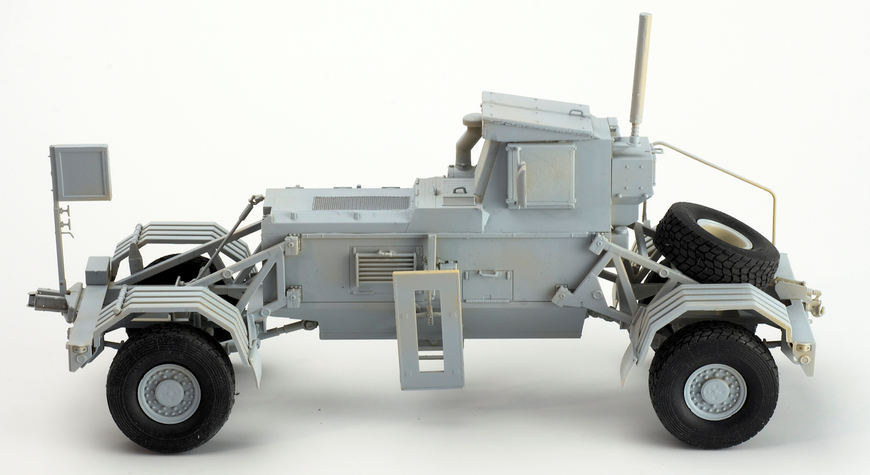 Южно-Африканский противоминный бронеавтомобиль 1/35 Husky VMMD Mk.III Panda Hobby PH35014 , сборная модель PH35014 фото