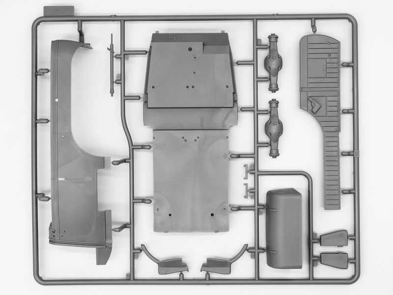 Сборная модель ICM 1/24 Typ G4, Автомобиль немецкого руководства 2 Мировой войны с поднятым тентом 24012 ICM24012 фото