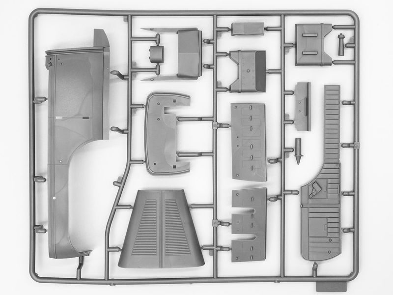 Сборная модель ICM 1/24 Typ G4, Автомобиль немецкого руководства 2 Мировой войны с поднятым тентом 24012 ICM24012 фото