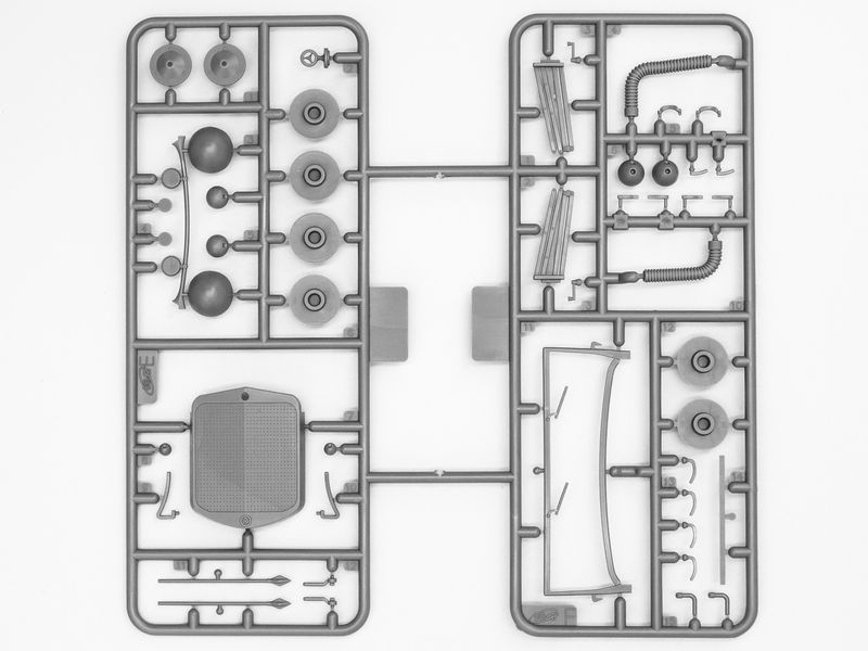 Збірна модель ICM 1/24 Typ G4, Автомобіль німецького керівництва 2 Світової війни з піднятим тентом (24012) ICM24012 фото