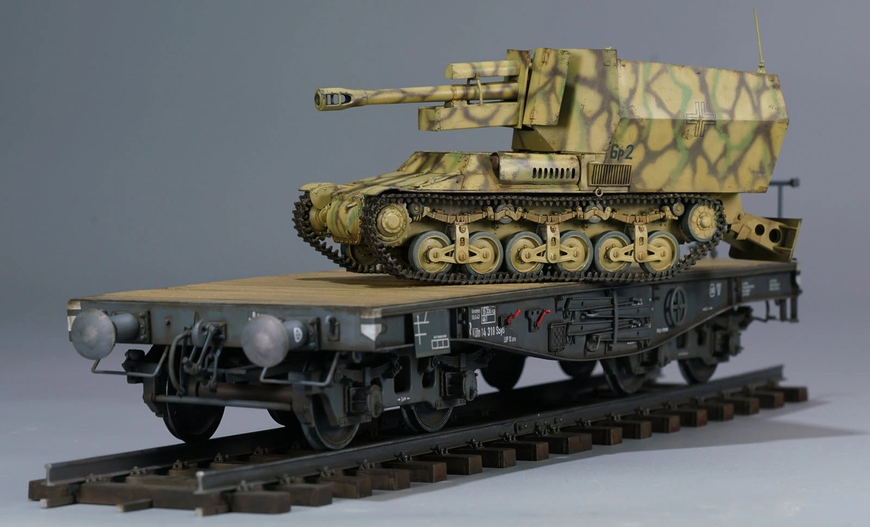 Немецкая Ж/Д-платформа и САУ 1/35 50t SSy45 & Becker Zimi Model ZM35077 , сборная модель ZM35077 фото