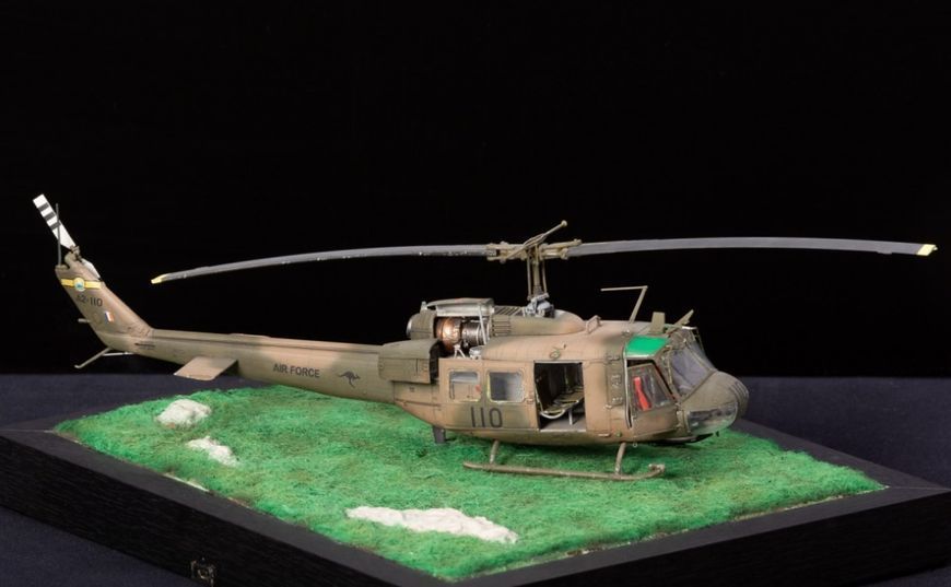 Збірна модель 1/48 американський гелікоптер UH-1D "Huey" Zimi 80154 KH80154 фото