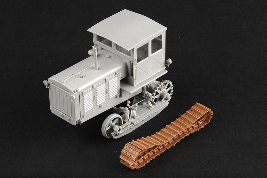 Советский артиллерийский тягач 1/35 С-65 &laquo;Сталинец&raquo; Trumpeter 05538 , сборная модель Сталинец Трумпетер TR05538 фото