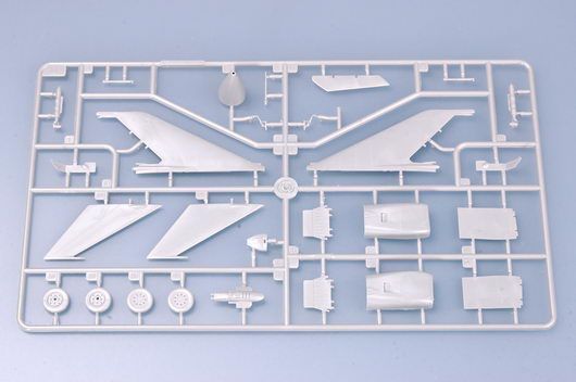 Китайський винищувач 1/72 Shenyang F-8II (J-8II) Finback-B Trumpeter 01610 , збірна модель винищувач Трумпетер TR01610 фото