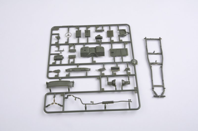 Сборная модель 1/35 Советский военный внедорожник УАЗ-469 Трумпетер 02327 TR02327 фото