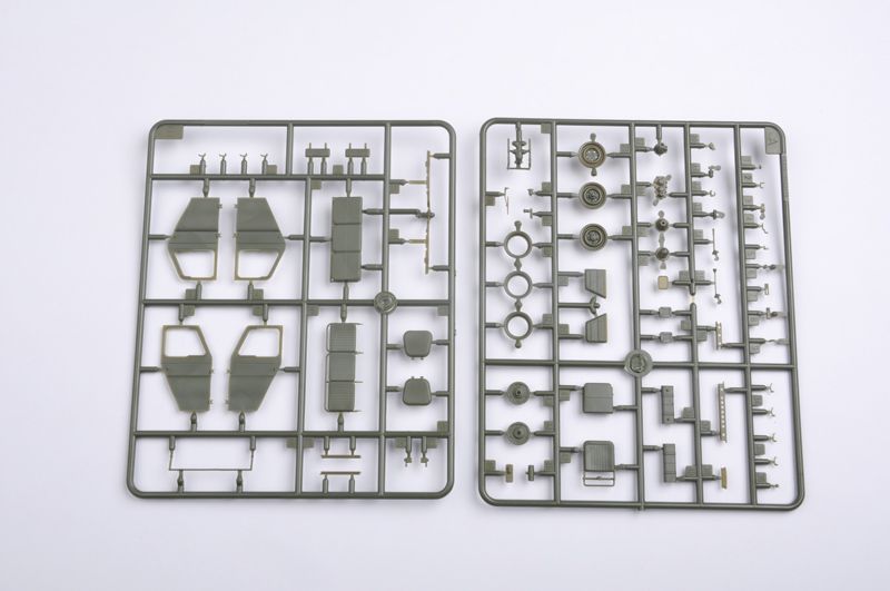 Сборная модель 1/35 Советский военный внедорожник УАЗ-469 Трумпетер 02327 TR02327 фото