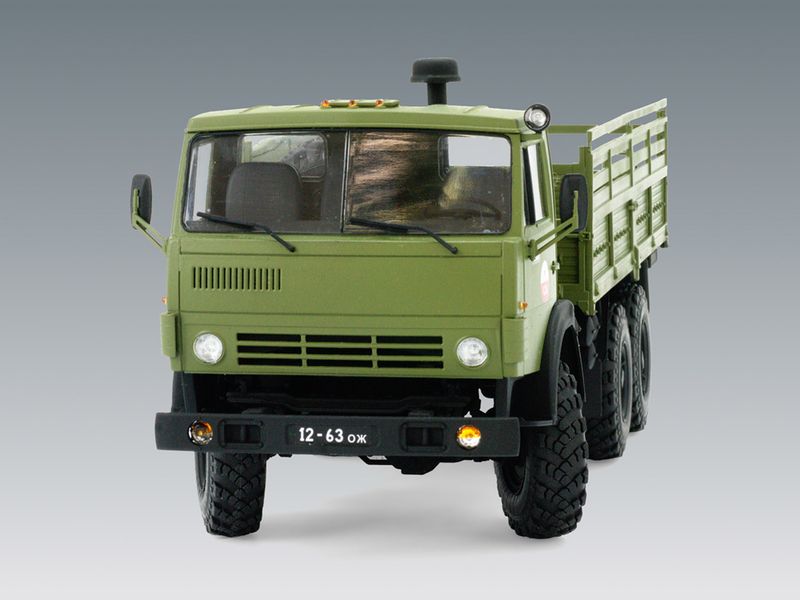 Сборная модель ICM 1/35 Советский 6-колесный военный грузовой автомобиль 35001 ICM35001 фото