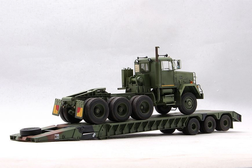 Американский тягач с полуприцепом 1/35 M920 & M870A1 Trumpeter 01078 , сборная модель тягач Трумпетер TR01078 фото