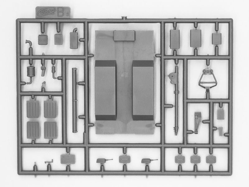 Сборная модель ICM 1/72 УРАЛ-43203, военный автомобиль с кузовом-фургоном Вооруженных Сил Украины 72709 ICM72709 фото