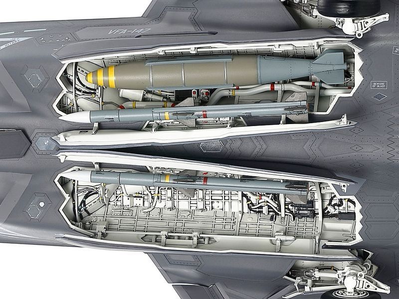 Американський винищувач 1/48 F-35C Lightning II Tamiya 61127 , збірна модель літака Тамія TAM61127 фото