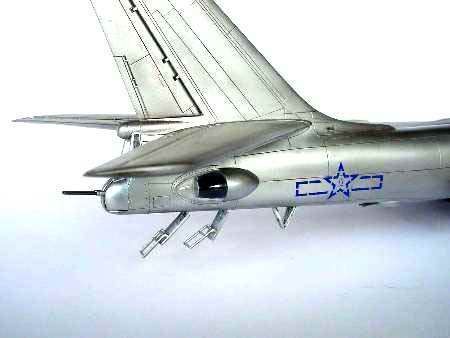 Китайский бомбардировщик 1/72 Xian JHU-6 (HY-6U) Trumpeter 01614 , сборная модель Цзянь Трумпетер TR01614 фото