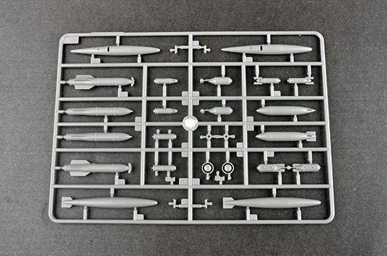 Китайський експериментальний штурмовик 1/72 Nanchang Q-5Yi Fantan Trumpeter 01684 , збірна модель Трумпетер TR01684 фото