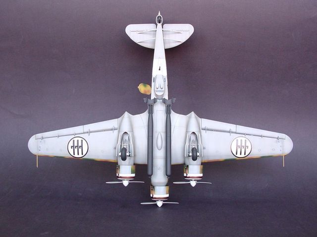 Итальянский бомбардировщик 1/48 Savoia-Marchetti SM.79 Sparviero Trumpeter 02817 , сборная модель TR02817 фото