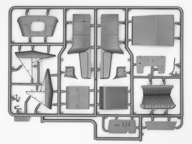 Сборная модель ICM 1/24 Model T Roadster 1913 г., американский пассажирский автомобиль 24001 ICM24001 фото