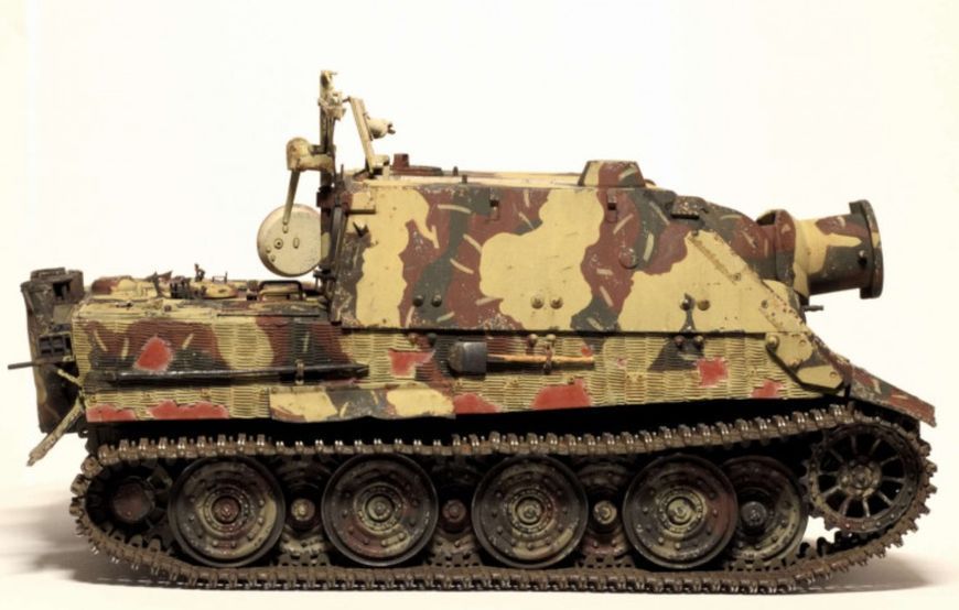 Сборная модель 1/35 немецкая самоходная артиллерийская установка Sturmtiger с интерьером и рабочими траками Rye Field Model RFM 5012 RM-5012 фото