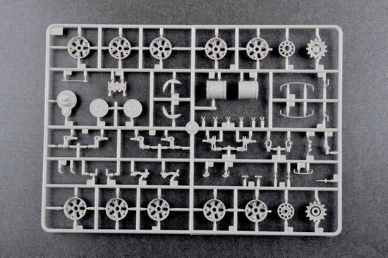 Советский основной боевой танк 1/35 Т-62 мод. 1960 Trumpeter 01546 , сборная модель обт Трумпетер TR01546 фото
