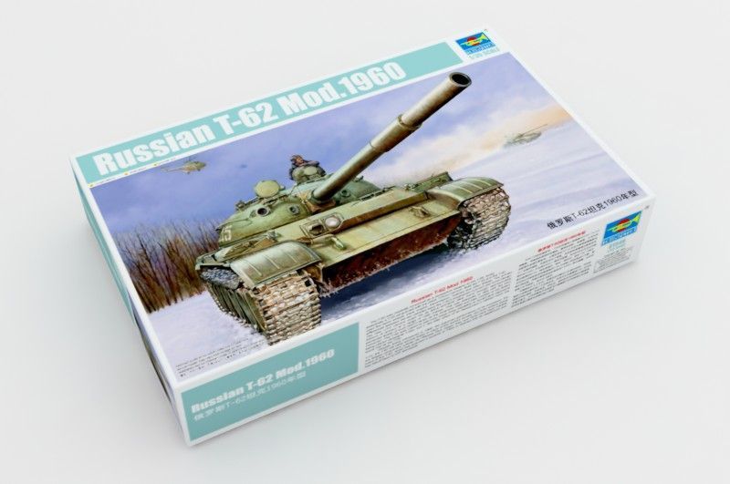 Советский основной боевой танк 1/35 Т-62 мод. 1960 Trumpeter 01546 , сборная модель обт Трумпетер TR01546 фото