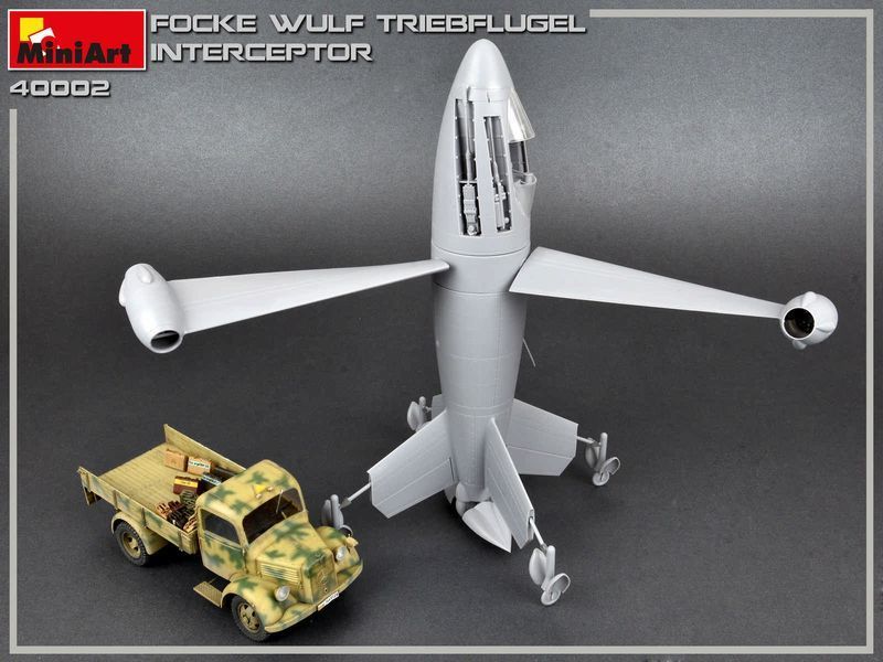 Німецький дослідний перехоплювач 1/35 Focke-Wulf Triebfl&uuml;gel MiniArt 40002 , збірна модель Трібфлюгель Мініарт MA40002 фото