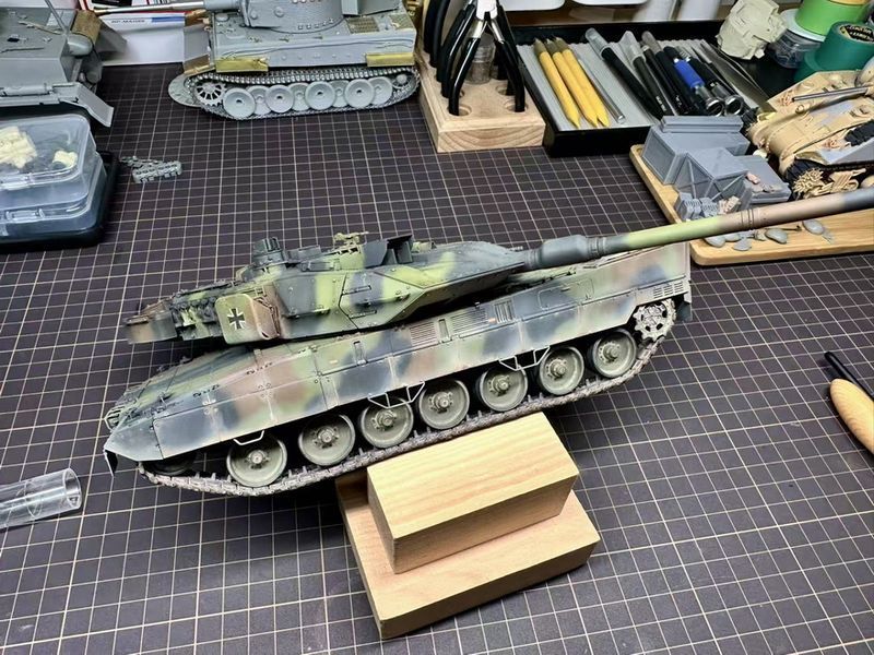 Збірна модель 1/35 німецький бойовий танк (Leapord 2 A 7V) Border Model BT-040 BT-040 фото