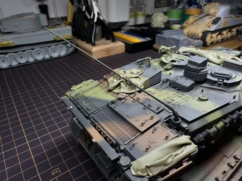Збірна модель 1/35 німецький бойовий танк (Leapord 2 A 7V) Border Model BT-040 BT-040 фото