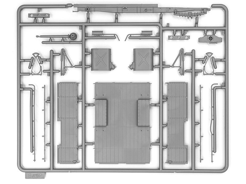 Збірна модель ICM 1/35 БМ-13-16 на шасі W.O.T. 8, Радянська РСЗВ II СВ (35591) ICM35591 фото