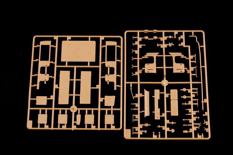 Німецький напівгусеничний тягач 1/35 Sd.Kfz.6 Artillerieausf&uuml;hrung Trumpeter 05531 , збірна модель тягач TR05531 фото