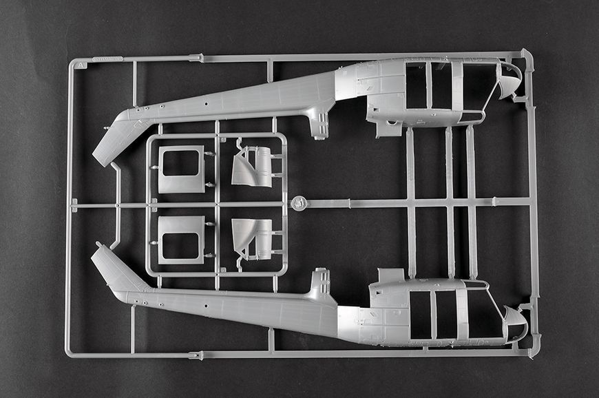 Американський гелікоптер 1/35 Bell UH-1B Huey Trumpeter 05111 , збірна модель Г'юї Трумпетер TR05111 фото
