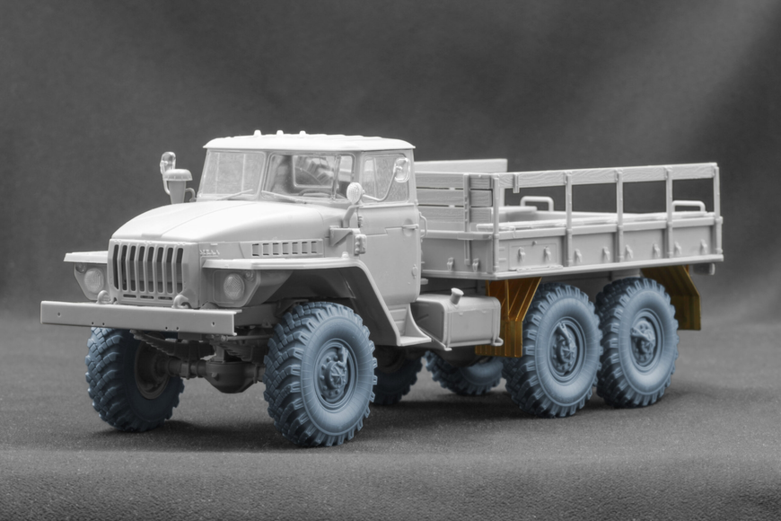 Набір коліс 1/35 ОI-25 для Урал-4320 (Trumpeter) Scale X WM-35037 , набір деталювання Скейл Х WM-35037 фото