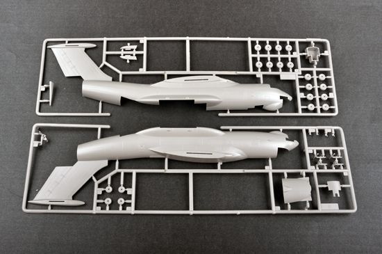 Збірна модель 1/144 радянський військово-транспортний літак ІЛ-76 (Ilyushin IL-76 Transport) Trumpeter 03901 TR03901 фото