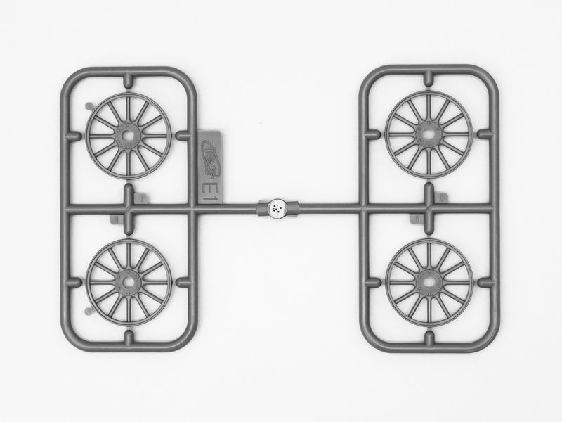 Сборная модель ICM 1/24 Модель T 1914 г., Американский пожарный автомобиль 24004 ICM24004 фото