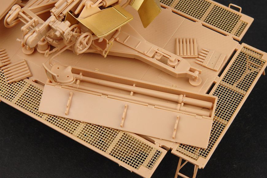 Немецкий самоходный зенитный комплекс 1/35 Sd.Kfz.6/2 3.7cm Flak 37 Trumpeter 05532 , сборная модель Трумпетер TR05532 фото