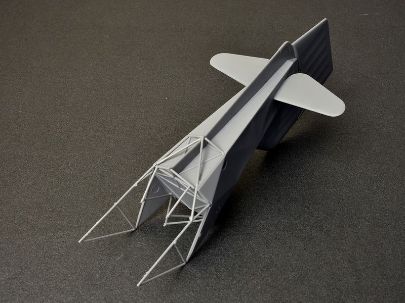 Німецький дослідний вертоліт 1/35 Flettner Fl 282 Kolibri V-21 MiniArt 41003 , збірна модель Колібрі Мініарт MA41003 фото