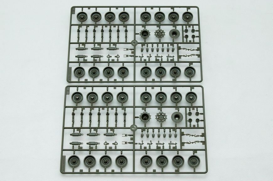 Збірна модель 1/35 Італійський Танк C-1 Арієте ОБТ Трумпетер 00332 TR00332 фото