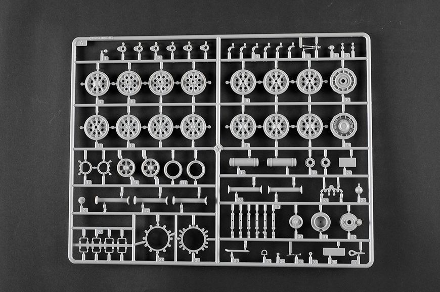 Немецкий грузовик 1/35 Sd.Kfz. 9 Schwerer Zugkraftwagen 18 t Trumpeter 09575 , сборная модель Цугкрафтваген TR09575 фото