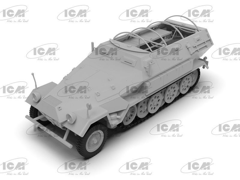 Сборная модель ICM 1/35 Sd.Kfz.251/8 Ausf.A "Krankenpanzerwagen", немецкий санитарный бронетранспортер 2СВ 35113 ICM35113 фото