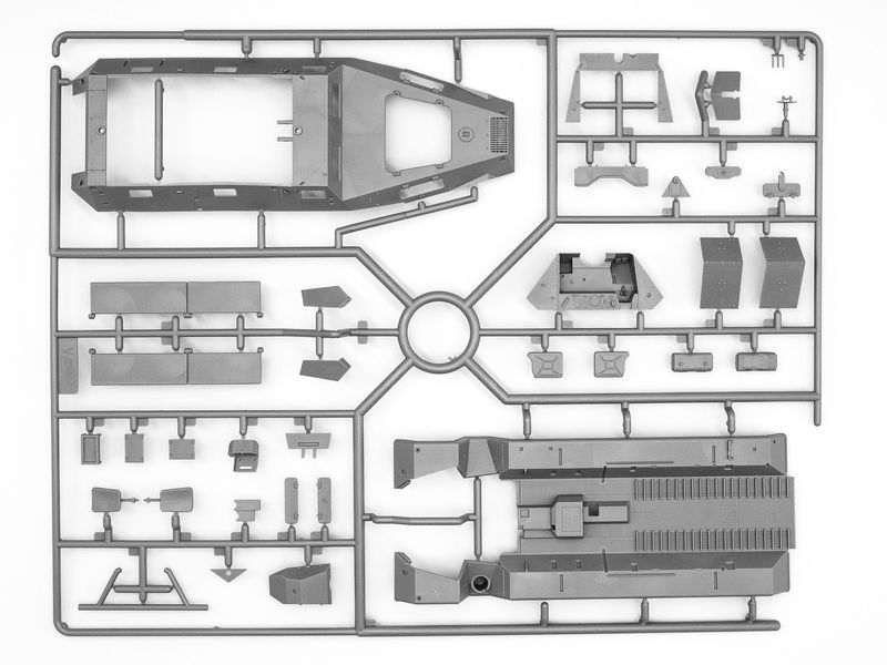Сборная модель ICM 1/35 Sd.Kfz.251/8 Ausf.A "Krankenpanzerwagen", немецкий санитарный бронетранспортер 2СВ 35113 ICM35113 фото