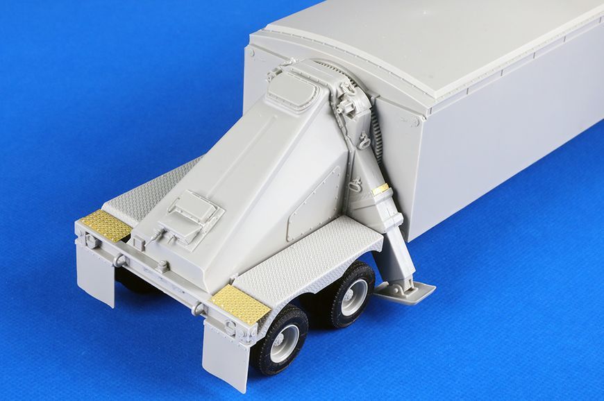 Американский тягач с радиолокационной станцией 1/35 M1088 FMTV Tractor & AN/TPY-2 X-Band Radar Trumpeter 01098 TR01098 фото