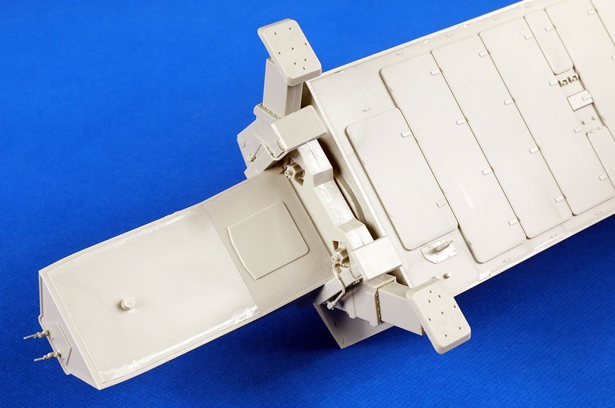 Американский тягач с радиолокационной станцией 1/35 M1088 FMTV Tractor & AN/TPY-2 X-Band Radar Trumpeter 01098 TR01098 фото