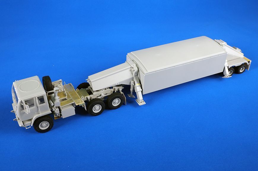Американский тягач с радиолокационной станцией 1/35 M1088 FMTV Tractor & AN/TPY-2 X-Band Radar Trumpeter 01098 TR01098 фото