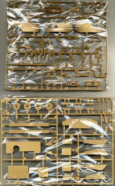 Збірна модель 1/35 американський танк Шерман M4A3 76W HVSS ранній, з баштою D82081 та робочими траками Rye Field Model RFM 5058 RM-5058 фото