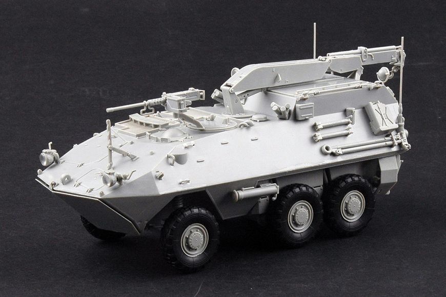 Канадская боевая машина пехоты 1/35 AVGP Husky (Early) Trumpeter 01503 , сборная модель бмп Трумпетер TR01503 фото